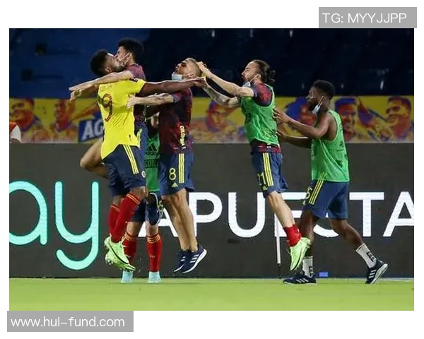 克鲁赛罗与智力大学的激烈对决揭示南美足球的魅力与竞争力