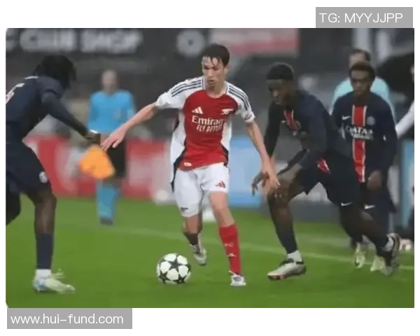 曼城与狼队激战正酣双方争夺激烈精彩瞬间回顾